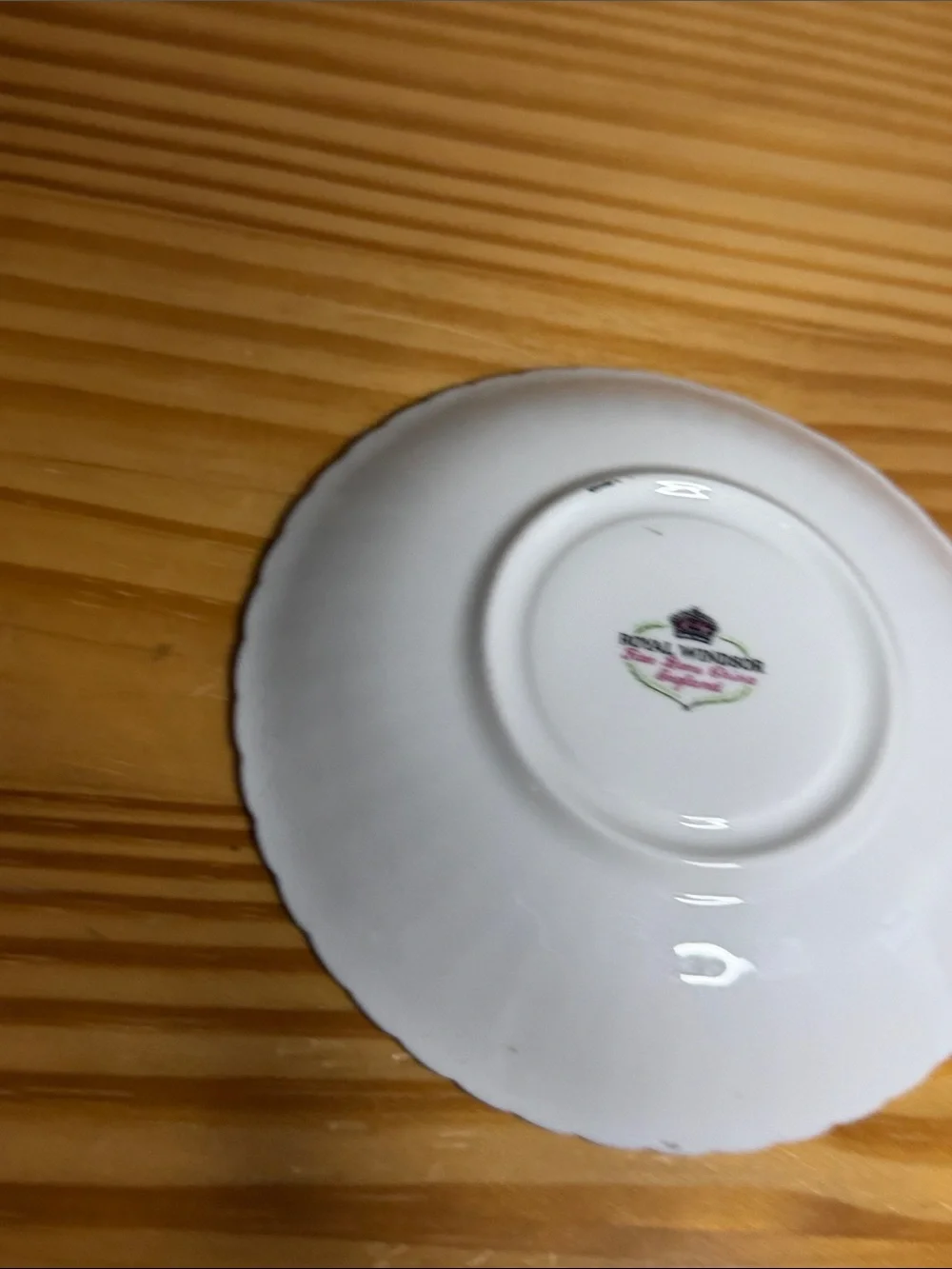 Vintage Royal Windsor Fine Bone China Teacup & Saucer Set - Red Roses England